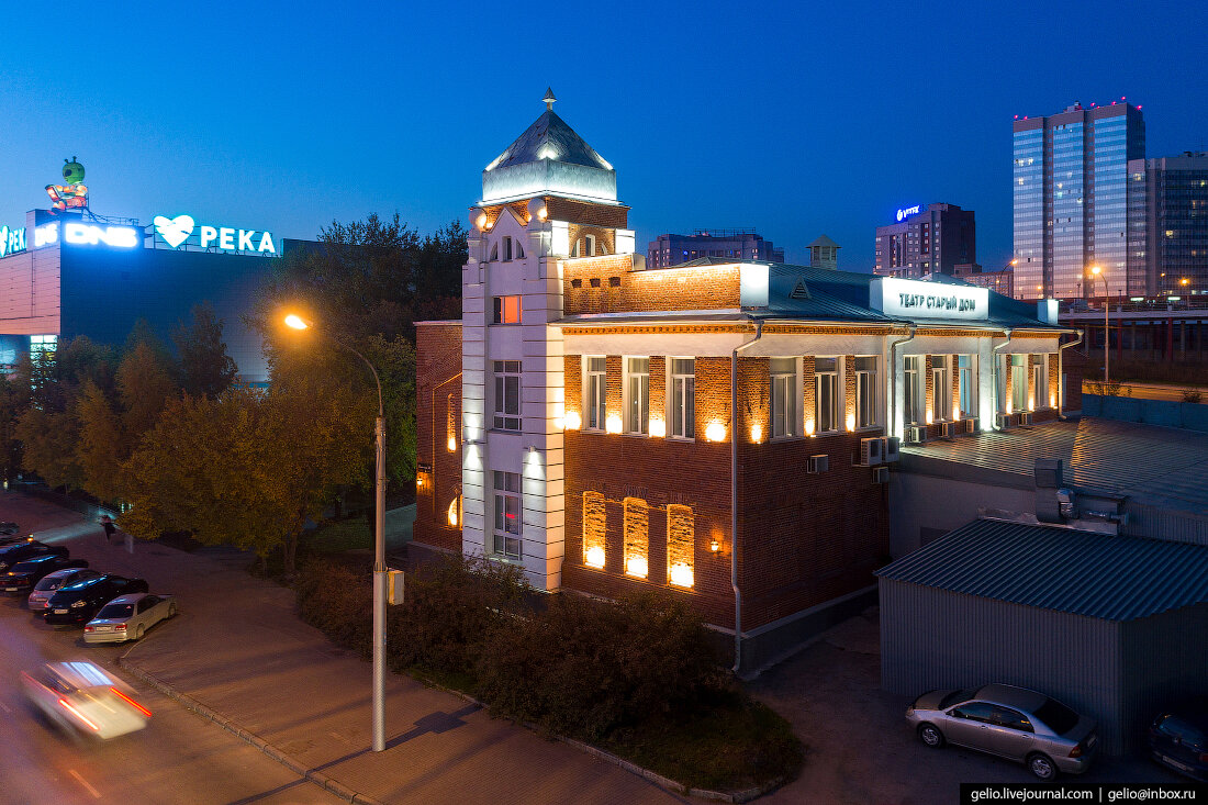 Дом в новосибирске место в новосибирске. Театр старый дом Новосибирск. Театр на речном вокзале Новосибирск. Новосибирск 2019. Театр старый дом Новосибирск фото.