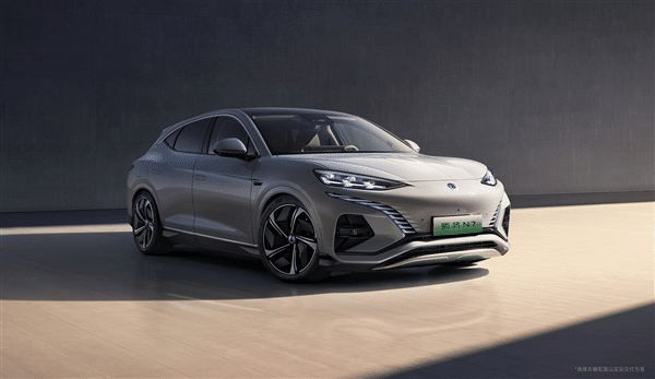 Denza, принадлежащая BYD, планирует ежемесячно продавать 10 000 электрических внедорожников N7, представлен интерьер