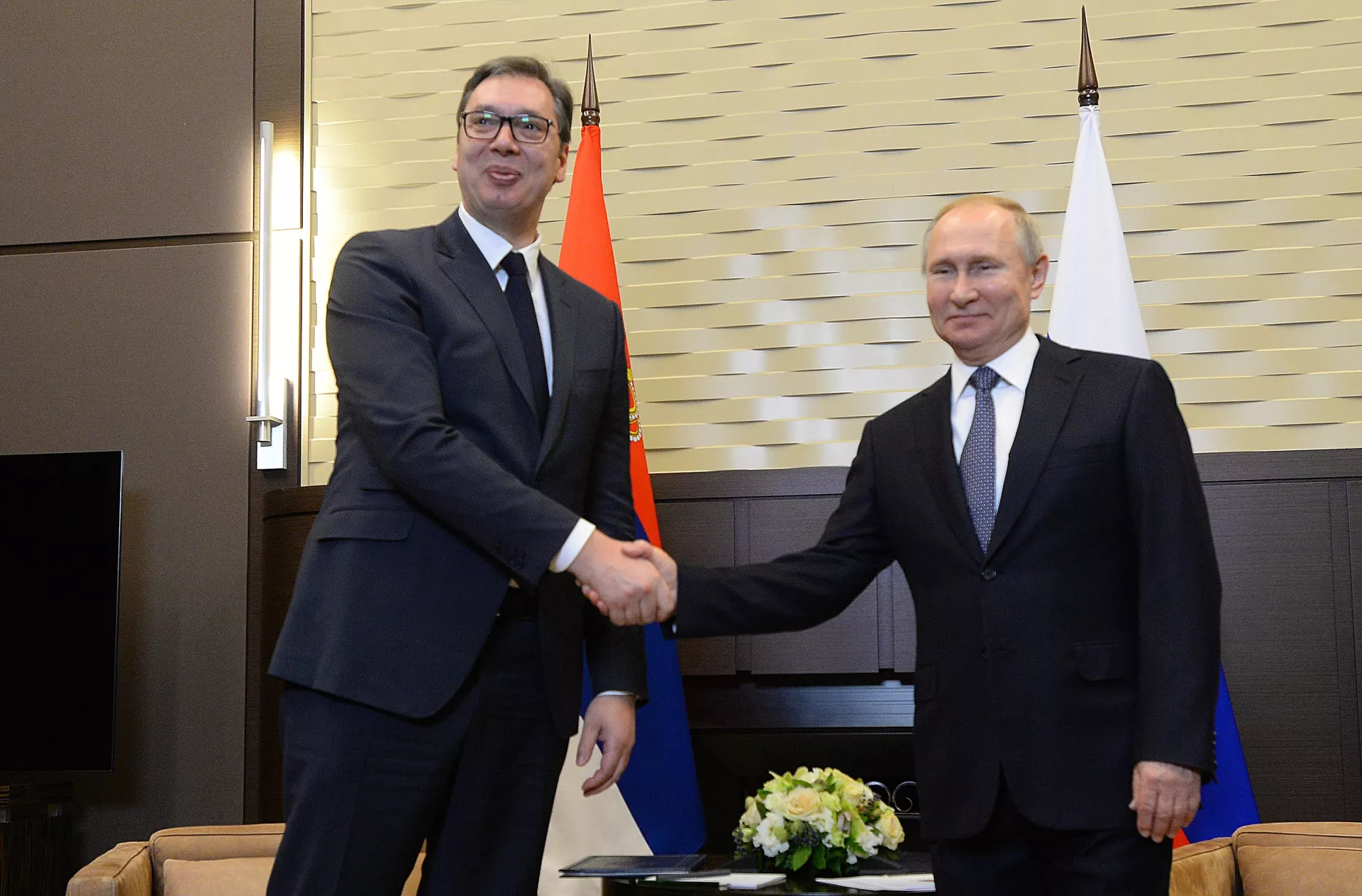 О чем будут говорить Владимир Путин и Александр Вучич во время предстоящего визита сербского...