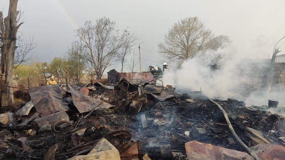 Более 40 домов и хозпостроек сгорели в Сахалинской области