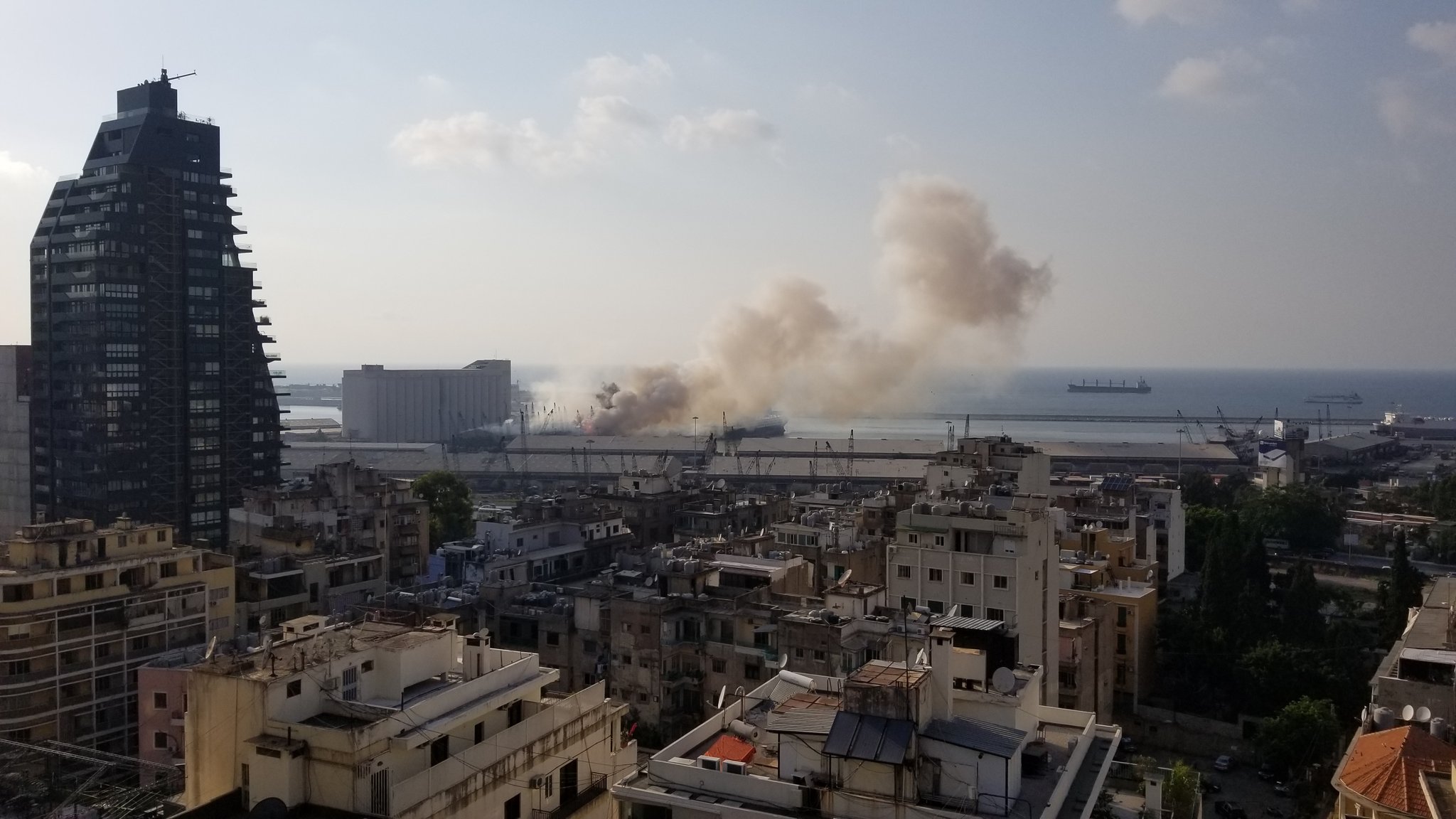 Бейрут 2. Взрыв в Бейруте 4 августа 2020. Взрывы в порту Бейрута-4 августа 2020 года..