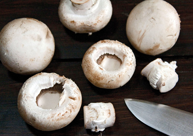 Шампиньоны, запеченные на манер эскарго блюда из грибов,закуски