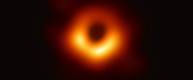 Именно такой увидели первую черную дыру астрономы