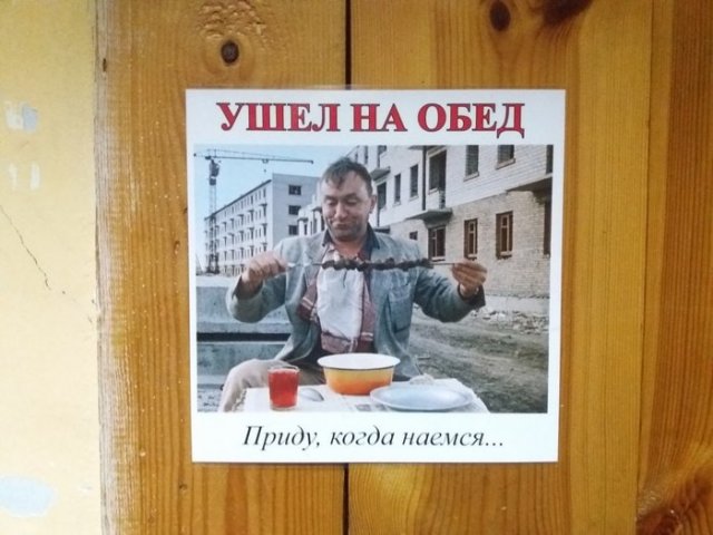 - Петя, а куда ты вешаешь вещи? - Мы, мужики, обычно вешаем свои вещи на пол анекдоты,веселые картинки,демотиваторы,приколы,юмор