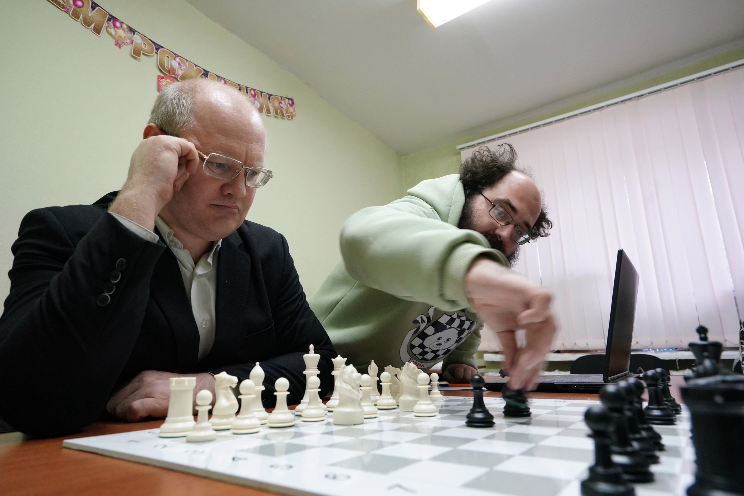 Человек и искусственный разум играют в Медвежьи шахматы