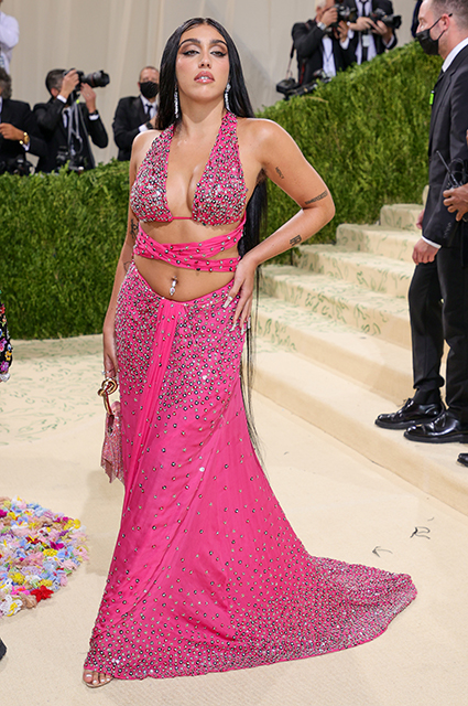 Met Gala 2021: выбираем лучший "голый" образ среди звездных гостей бала Met Gala 2021: выбираем лучший "голый" образ среди звездных гостей бала Звездный стиль