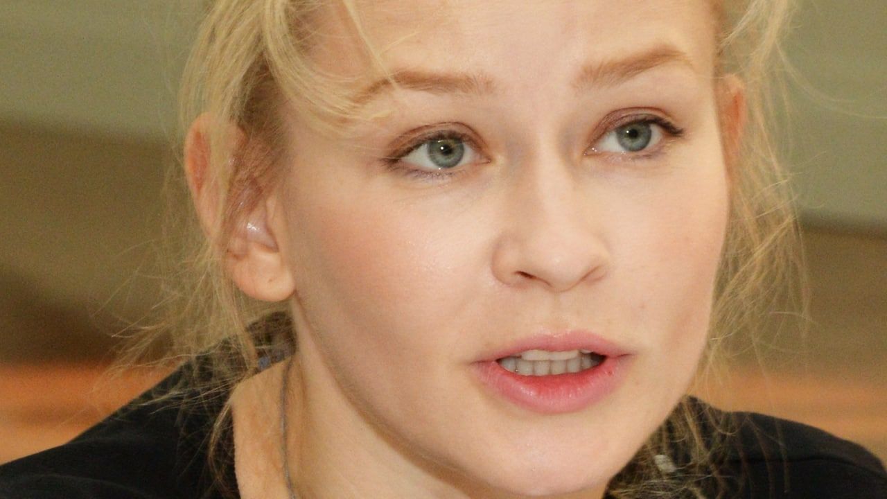 Юлия Пересильд и Алексей Учитель появились на премьере фильма общей дочери