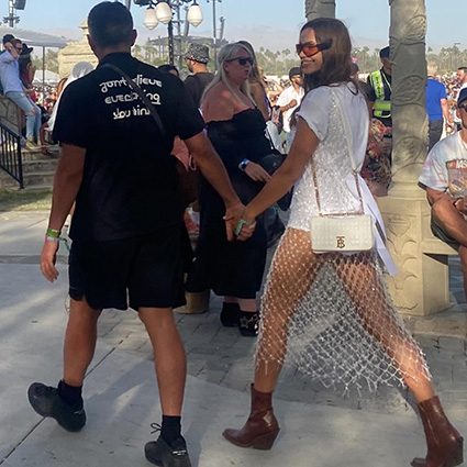 Ирина Шейк провела выходные со Стеллой Максвелл и Рикардо Тиши на фестивале Coachella Ирина Шейк провела выходные со Стеллой Максвелл и Рикардо Тиши на фестивале Coachella Новости