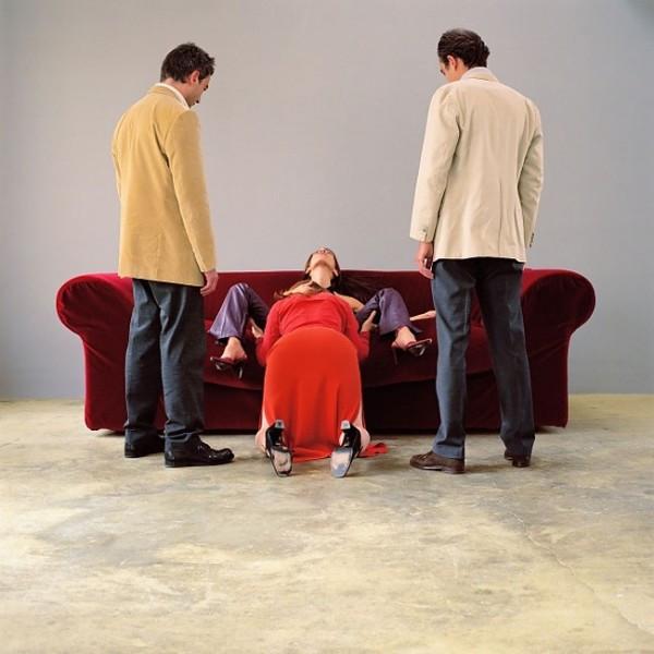 Одетая порнография – фотографический оксюморон Эдуара Леве Одетая порнография – фотографический оксюморон Эдуара Леве