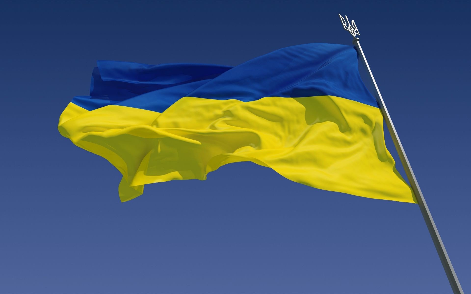В Киеве из-за погоды приспустили главный государственный флаг