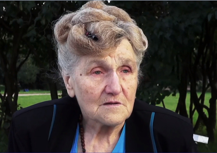 80-летняя блокадница из Санкт-Петербурга помогает одиноким инвалидам