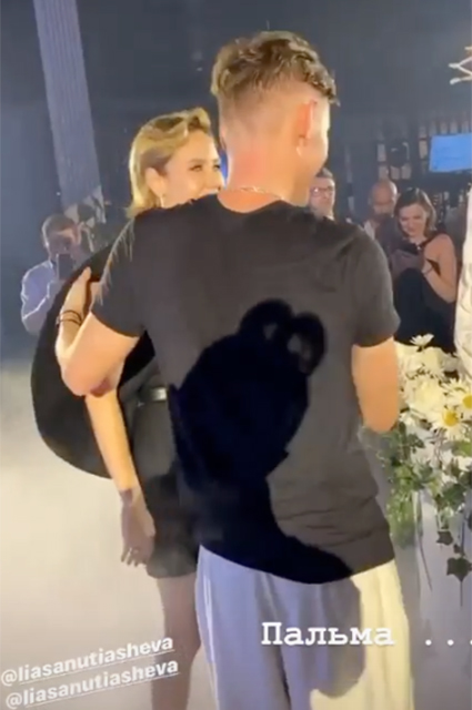 Танцы под Zivert, нежности с мужем и шутки Харламова: как Ляйсан Утяшева отпраздновала 35-летие Танцы под Zivert, нежности с мужем и шутки Харламова: как Ляйсан Утяшева отпраздновала 35-летие Хроника