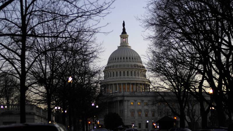 Экс-советника Трампа привлекут к ответственности за неуважение к Конгрессу США