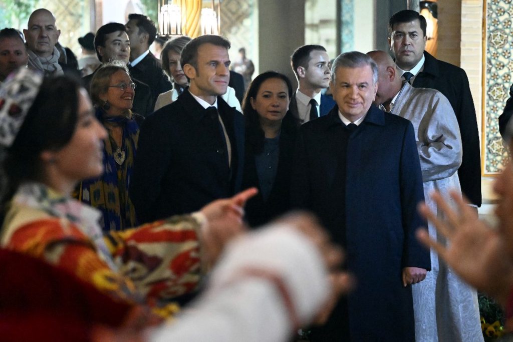 Макрон в Казахстане и Узбекистане: в поисках урана и влияния геополитика,г,Москва [1405113]