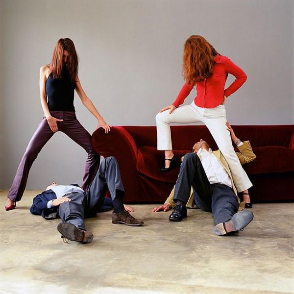 Одетая порнография – фотографический оксюморон Эдуара Леве Одетая порнография – фотографический оксюморон Эдуара Леве