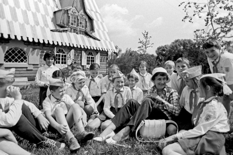 Астрид Линдгрен в подмосковном пионерском лагере, 1973 г.
