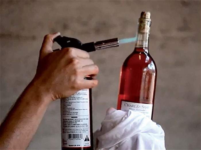 Как открыть бутылку вина без штопора можно, бутылку, пробку, саморез, этого, помощи, пробка, открыть, несколько, вставляем, углом, образом, накачки, чтобы, выскочит, винную, Лучше, гвоздей, После, вином