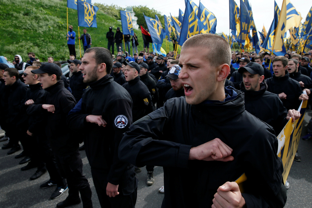 Members of the Ukrainian interior ministry's "Azov" battalion attend a protest against local elections in pro-Russian rebel-held areas of eastern Ukraine under the Minsk peace agreement, in Kiev, Ukraine, May 20, 2016.  REUTERS/Gleb Garanich - RTSF3RP