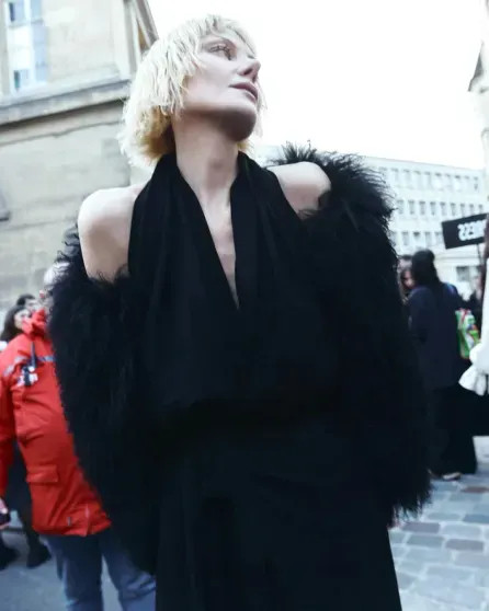 Рената Литвинова выгуляла модные образы на показах в Париже ЛитвиноваРената, Рената, Литвинова, подиум, актриса, вышла, чёрном, Riches, Enfants, Gaultier, Demeulemeester, пришла, рамках, Недели, показе, ранее, Chanel, принадлежит, Chloe, Schiaparelli