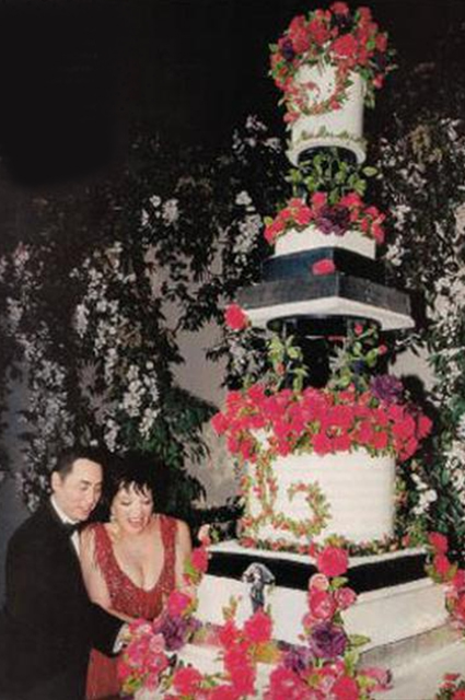 Торт-люстра, торт-облако и другие самые впечатляющие свадебные торты знаменитостей хроника, звезды, торты