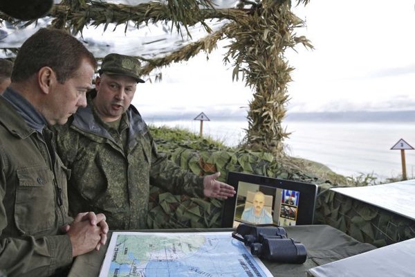 Премьер-министр России Дмитрий Медведев во время своего визита на остров Итуруп.