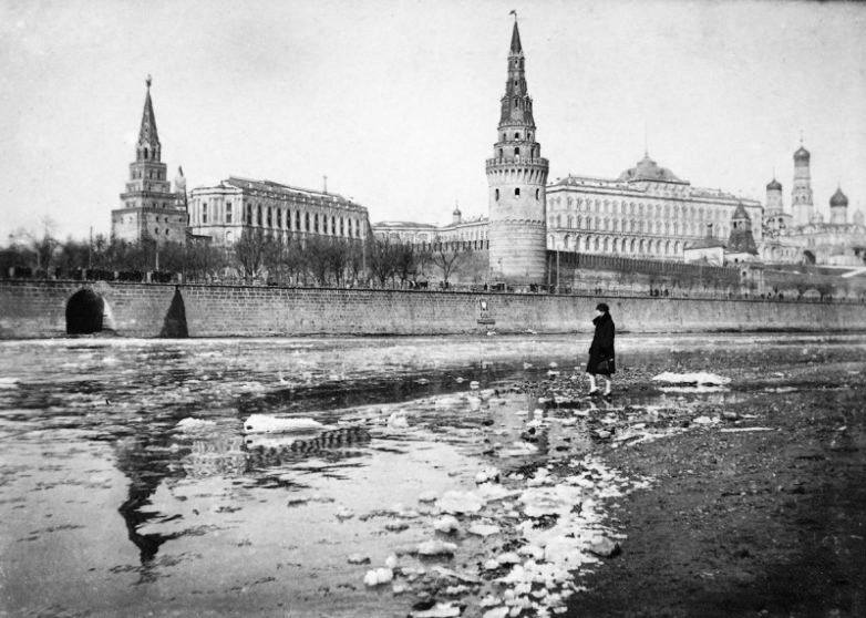 Как хотели переименовать Москву