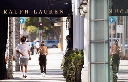 A security guard stands outside the Ralph Lauren store during the outbreak of the coronavirus disease (COVID-19), in Beverly Hills, California, U.S., July 30, 2020. REUTERS/Mario Anzuoni