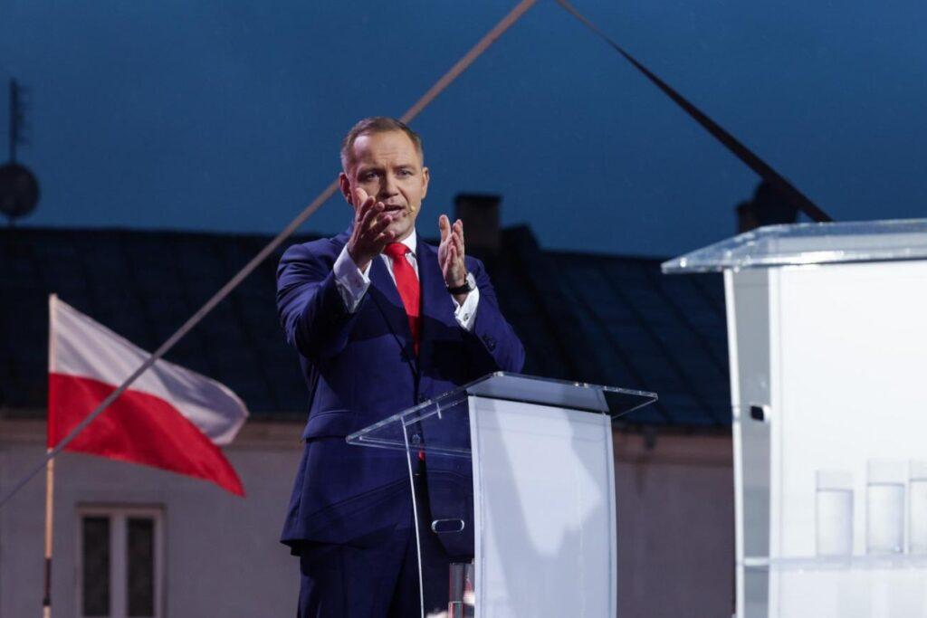 Навроцкий наложил вето на закон о льготах неработающим украинцам в Польше