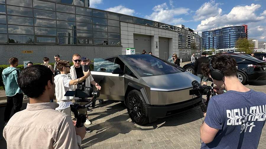 В России появился первый электропикап Tesla Cybertrack