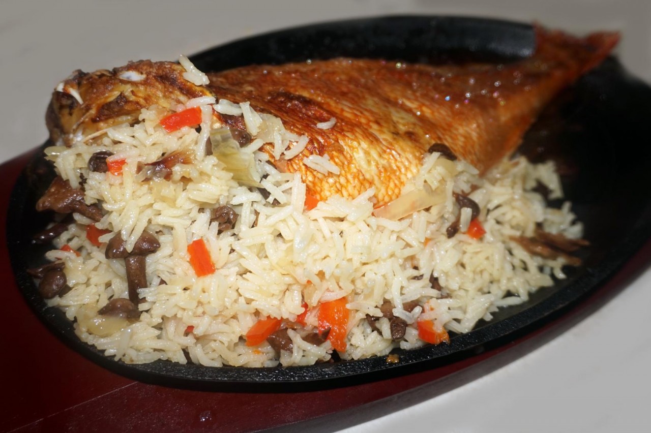 Морской окунь с рисом