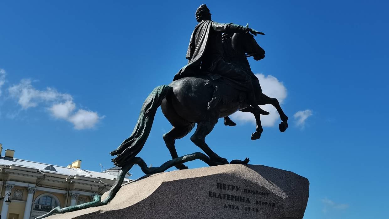 Глаза петра первого на медном всаднике фото