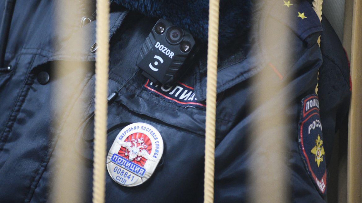 Труп голого мужчины нашли в подъезде жилого дома на Урале