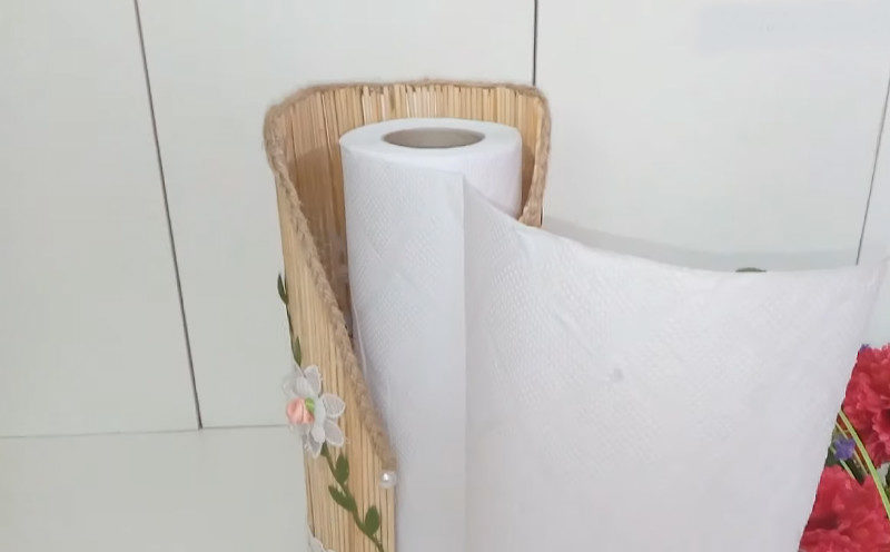 Держатель для бумажных полотенец на кухню: какой выбрать и как сделать своими руками