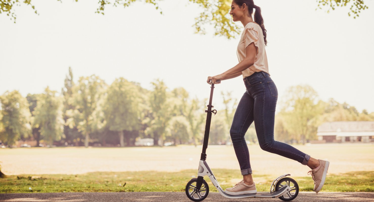 В ГИБДД призвали ограничить возраст водителей электросамокатов