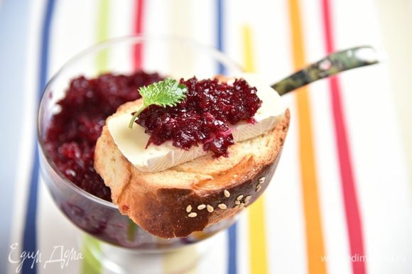 Тосты с сыром и свекольным мармеладом можно, мармелад, багета, запеченная, свёкла, холодильнике, мармелада, хранить, стерилизовать, хлеба, тосты, ломтики, свёклу, мармеладом, имбирём, охладить, сотейнике, Тосты, тёрке, потереть