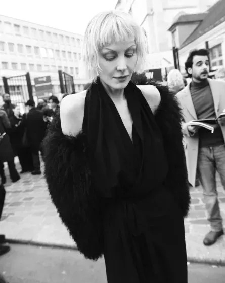 Рената Литвинова выгуляла модные образы на показах в Париже ЛитвиноваРената, Рената, Литвинова, подиум, актриса, вышла, чёрном, Riches, Enfants, Gaultier, Demeulemeester, пришла, рамках, Недели, показе, ранее, Chanel, принадлежит, Chloe, Schiaparelli