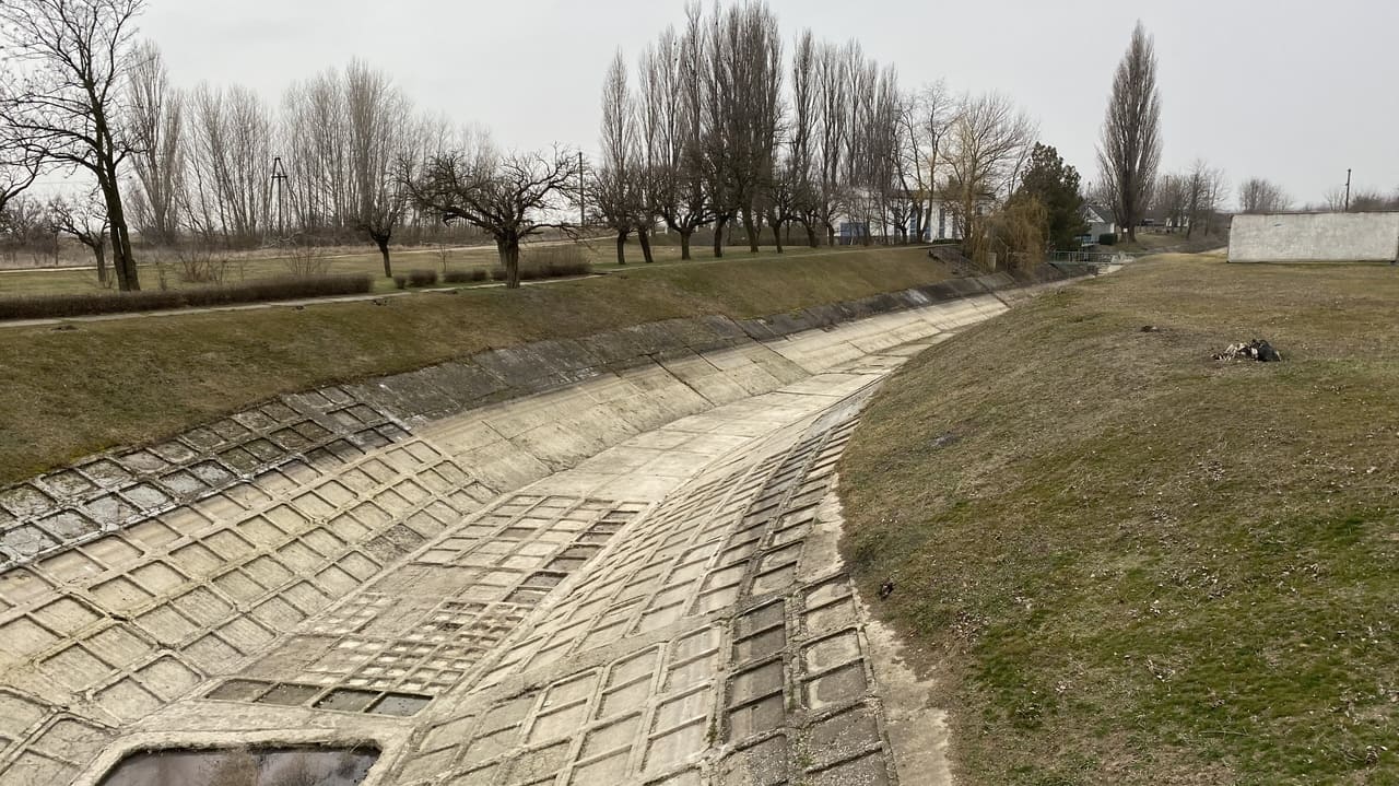 Крым дали воду. Северо-Крымский канал Каховское водохранилище. Северо Крымский канал 2023. Северо Крымский канал 2022. Каховское водохранилище Крымский канал.