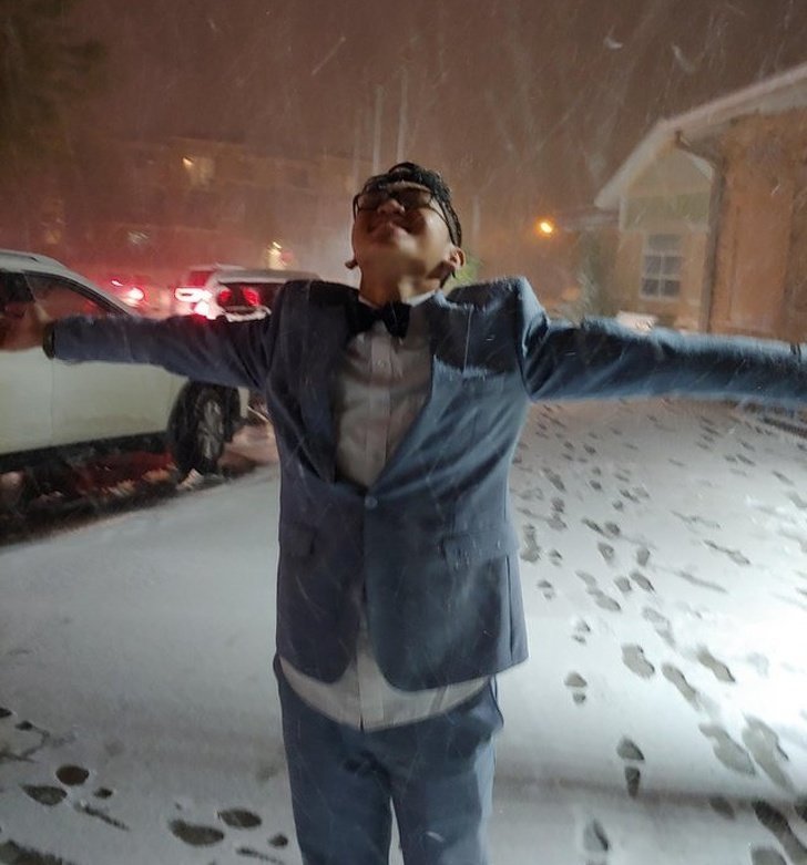 «Мой друг из Вьетнама впервые увидел снег» gif, фото, юмор