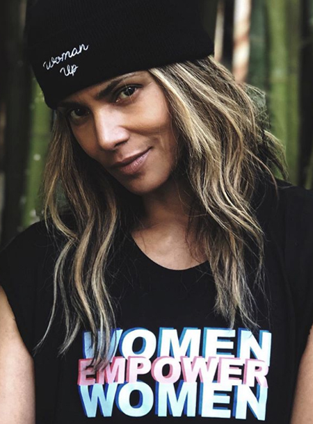 Холли Берри необычным способом представила своего нового возлюбленного Звезды,Звездные пары