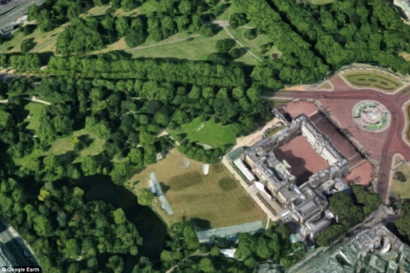 Сад и парк на территории Букингемского дворца ynews, англия, аномальная жара, аэрофотосъемка, великобритания, засуха, лондон, раньше и сейчас, сравнение