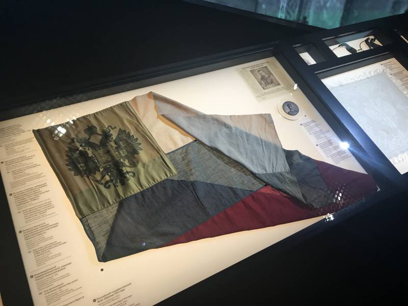 Знамёна-иконы, русские триколоры и флажной этикет Знамёна-иконы, русские триколоры и флажной этикет история