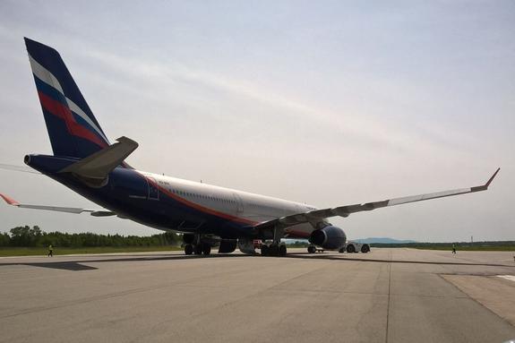 Авиаперевозчики сократят вдвое число рейсов Хабаровск - Москва