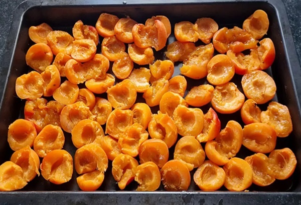 Чтобы приготовить варенье из абрикосов в духовке, нужен только сахар и очищенные от косточки фрукты — рецепт простой и быстрый, а результат вам понравится как на вкус, так и по внешнему виду и...-4