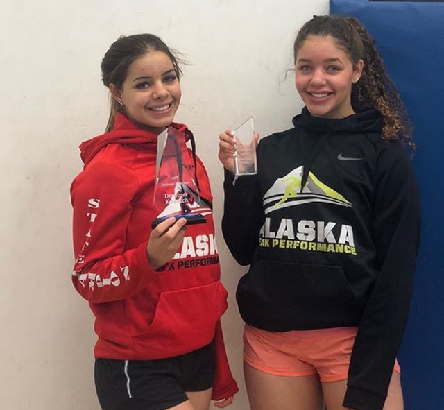 Американскую пловчиху дисквалифицировали за открытые ягодицы (3 фото)