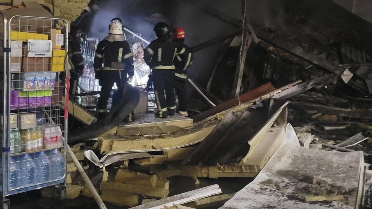 Одесса. Умалчивание о прилётах в объекты ВСУ и пиар на смертях мирняка Одесса. Умалчивание о прилётах в объекты ВСУ и пиар на смертях мирняка украина