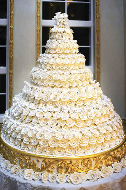 Торт-люстра, торт-облако и другие самые впечатляющие свадебные торты знаменитостей Торт-люстра, торт-облако и другие самые впечатляющие свадебные торты знаменитостей хроника, звезды, торты