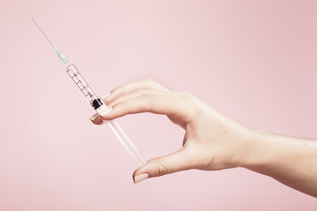 Инъекции, лазеры, пилинги: как ухаживать за руками зимой