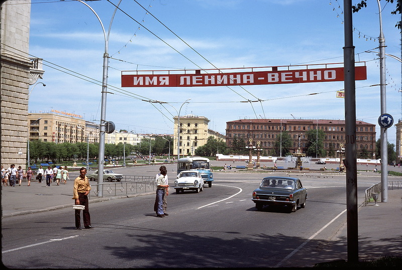 СССР из окна поезда в 1975 году Около, Станция, французский, Хабаровске56, Хабаровска7, Биробиджан8, Тайга9, Чита10, Читы11, Площадь, Карымская, Читы1213, Посёлок, Читы14, Читы15, НижнеУдинск161718, Ленина, Хабаровск4, ученый, Транссибу