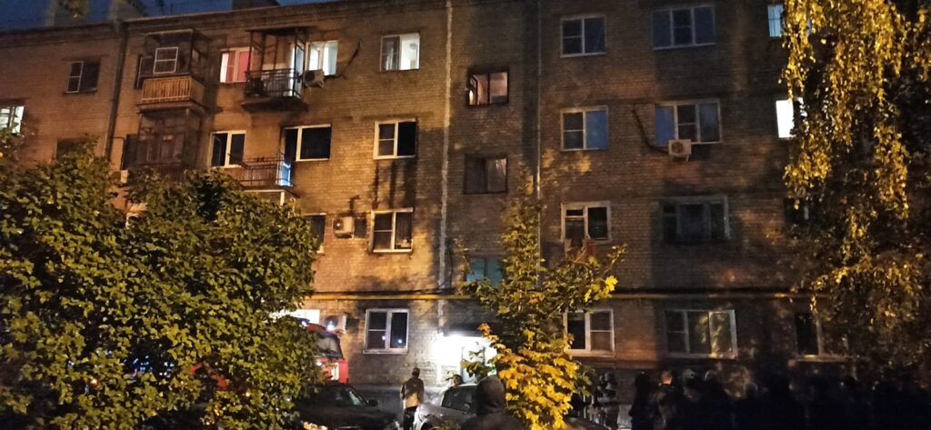 Во время пожара на улице Чкалова эвакуировано 30 человек, спасён ребёнок