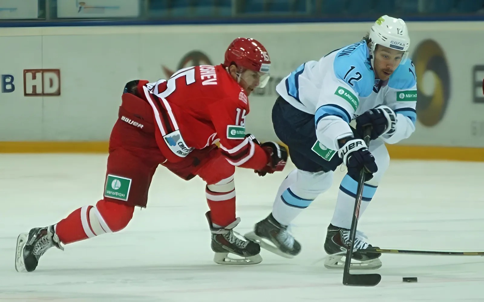 Матч КХЛ Автомобилист - Сибирь